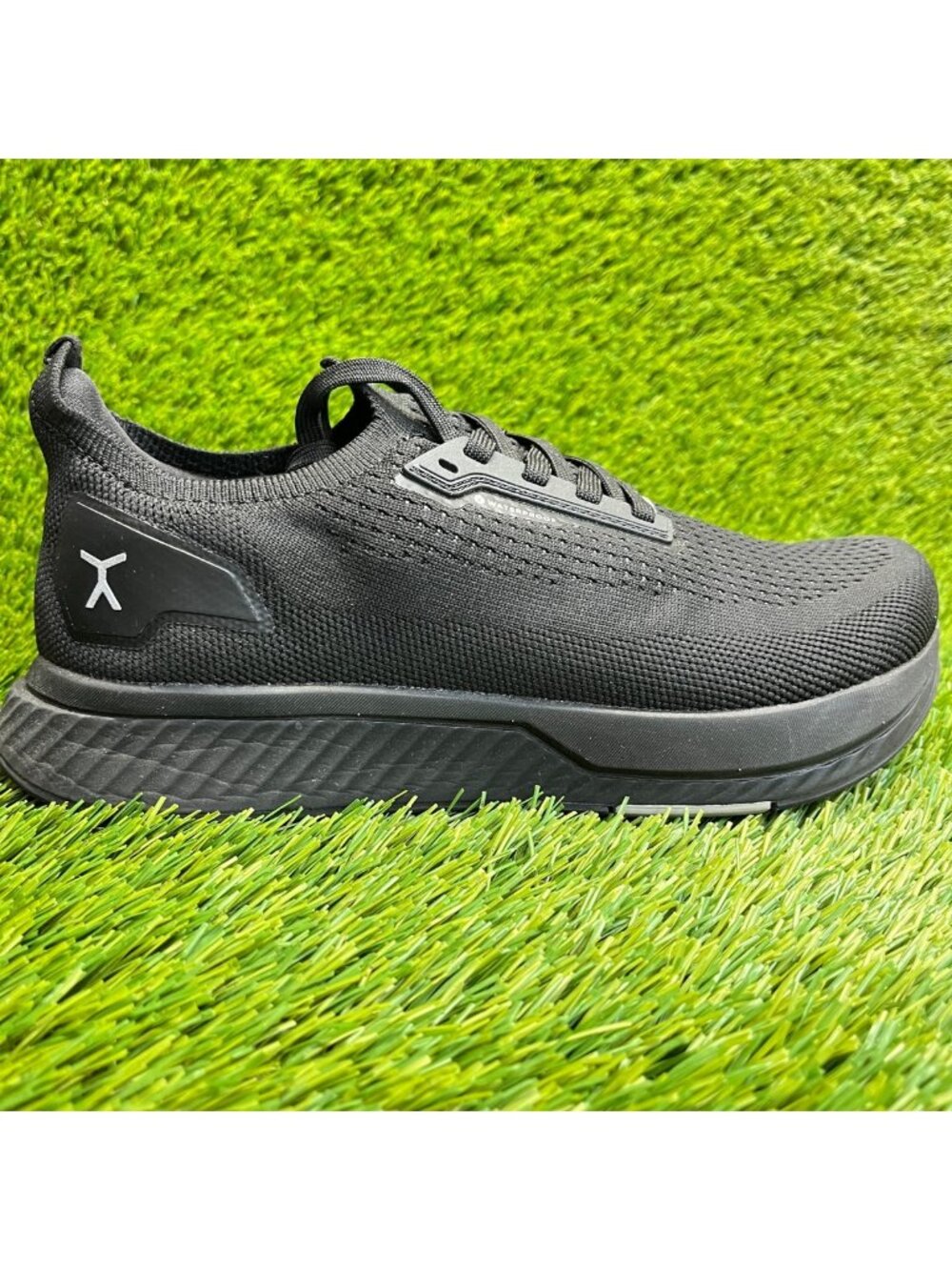 Flux Footwear Adapt Waterproof Runner Stealth Black Womens Size 9 Athletic Shoes